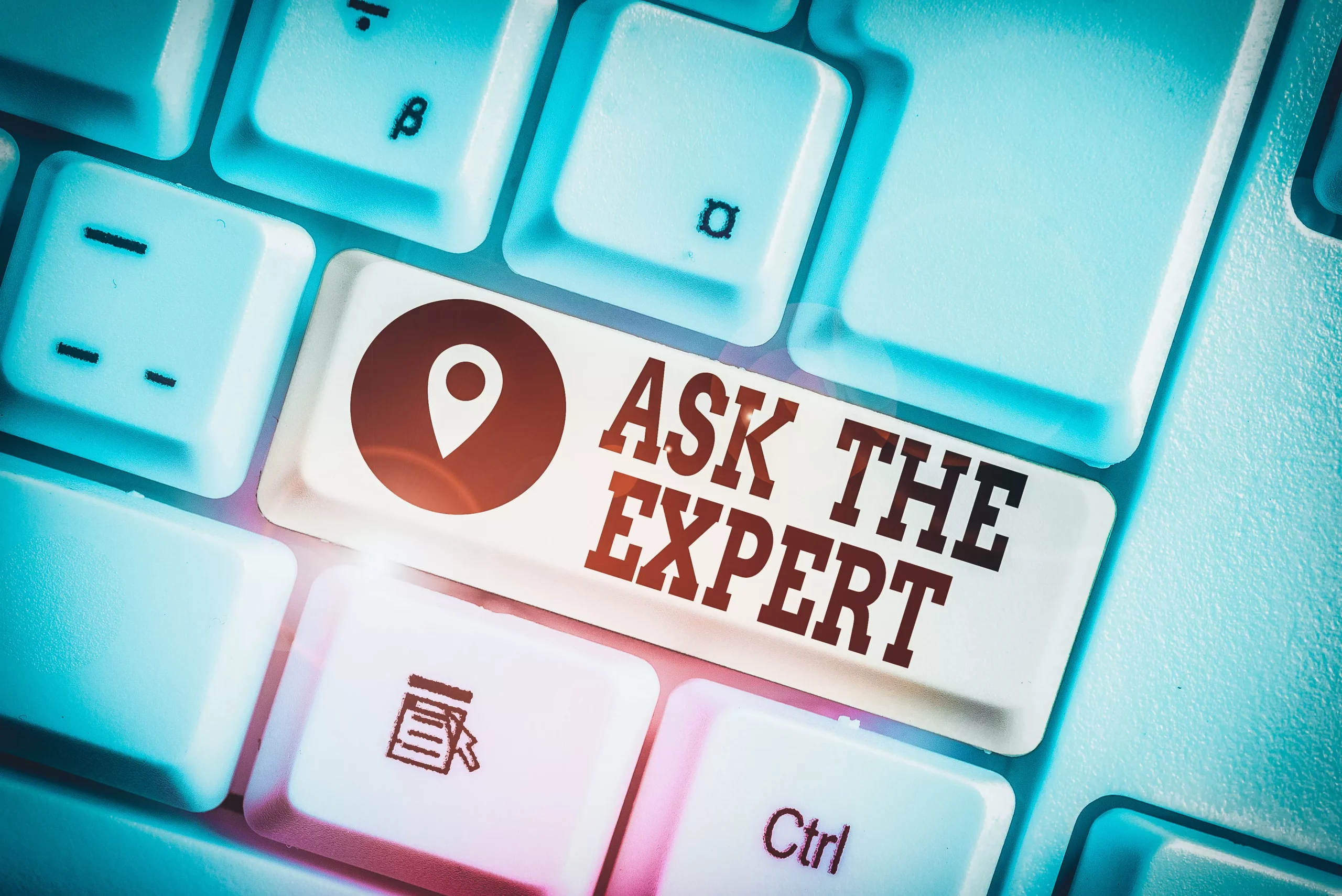 Teclado con tecla que dice: Ask the expert, servicios de TI con conocimientos