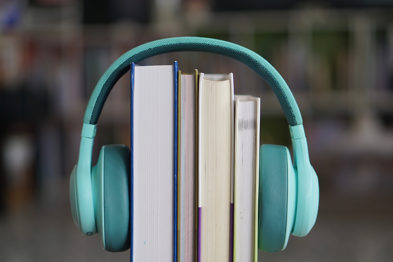 Libros con audífonos, una revolución