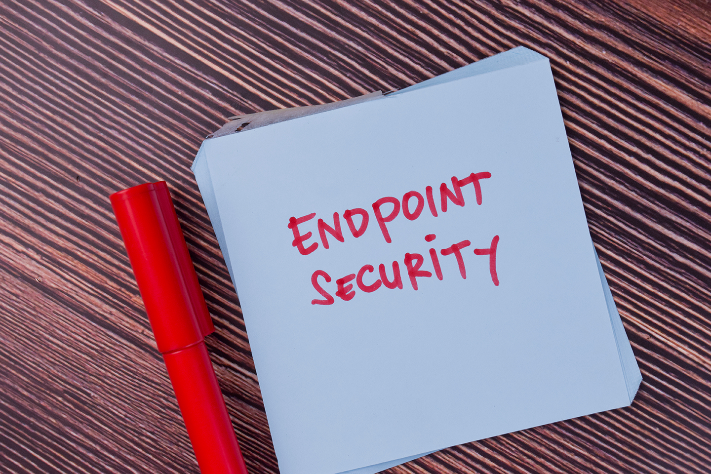 Papel con la frase endpoint security, análisis de inventario para fortalecer tu perímetro de seguridad