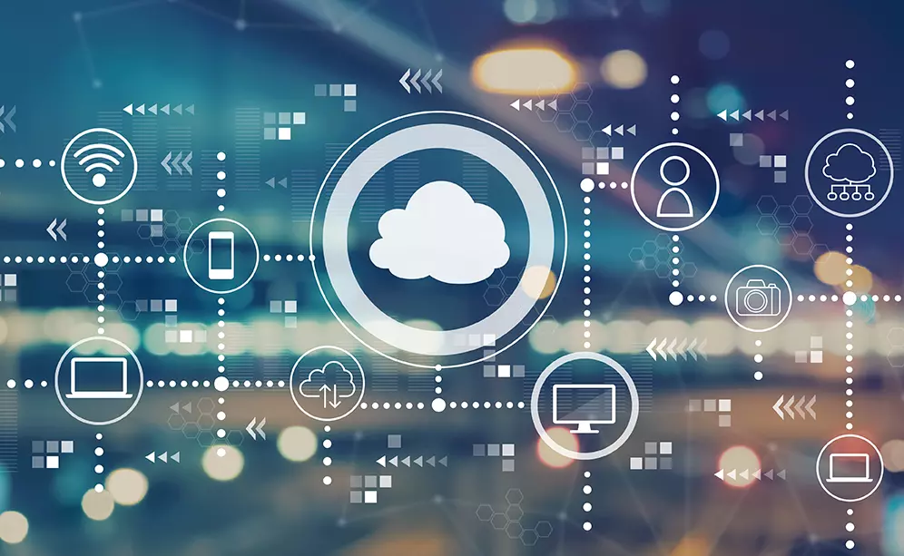 Nube digital conectada a redes representando la reñida guerra de las grandes empresas por la Nube.